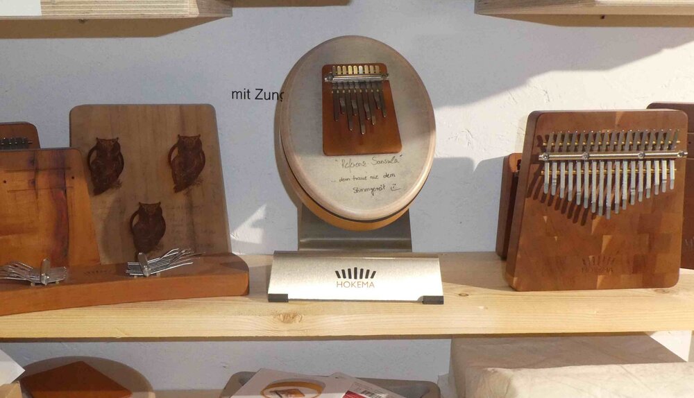 Kalimba.thumb.jpg.31f4998c33d9262a371cebc97734d52e.jpg