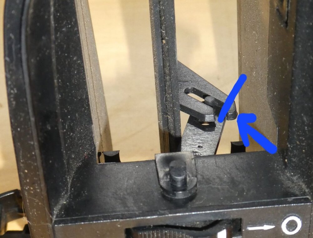 Klappe.thumb.jpg.fd04e48eaf1d7f76c6a8f0b728bb5558.jpg