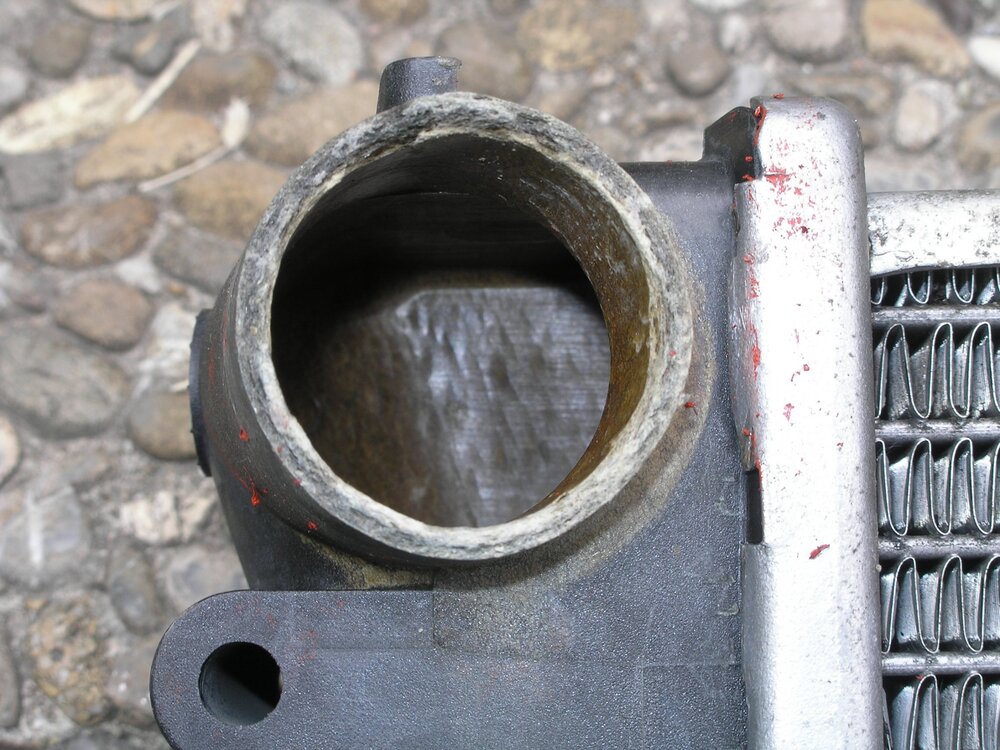 Kuehlerstutzen2.thumb.JPG.0299e8a8c4a7f149766392f0222053ef.JPG