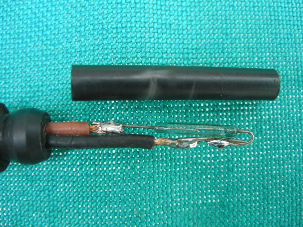Kuehlmittelsensor2.thumb.JPG.dc5f67124fc6a3252739fc6126f4ec6a.JPG