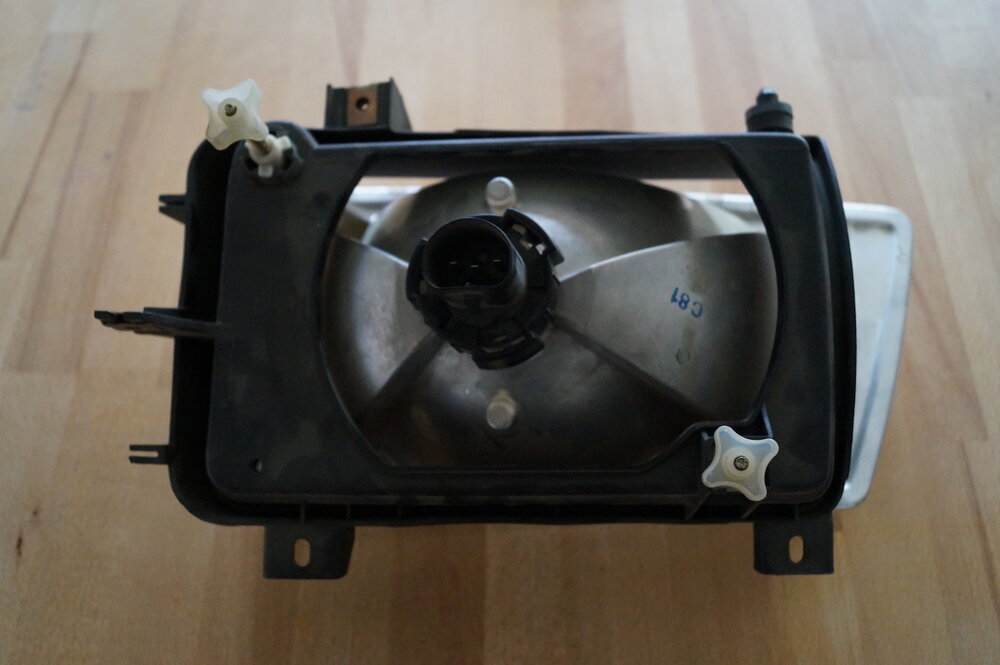 Lampe_1.thumb.jpg.cfb5d2e2588f6ce9f2ba53c5ff604b13.jpg