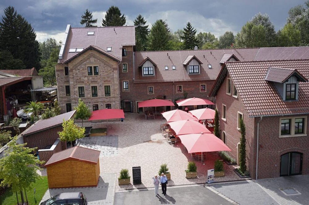 LandhausSutter.thumb.jpg.d5662ef492c408c337bad017f5f15161.jpg