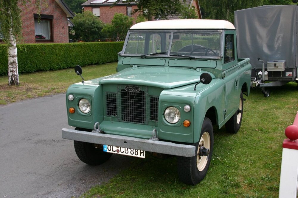 Landy.thumb.jpg.cb9ca3c86e4e4f0318916d3faa3925a2.jpg