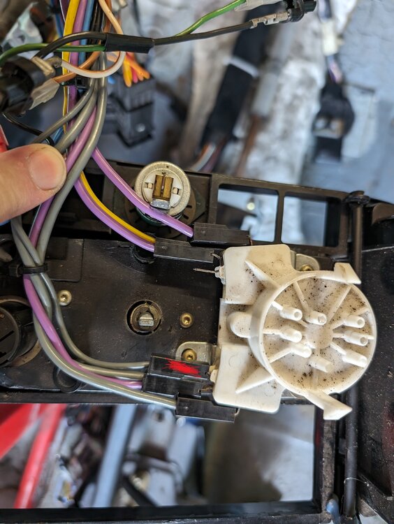 Luftverteiler-Kabel.thumb.jpg.47d86a92d58bb546e923b190a35cd79b.jpg
