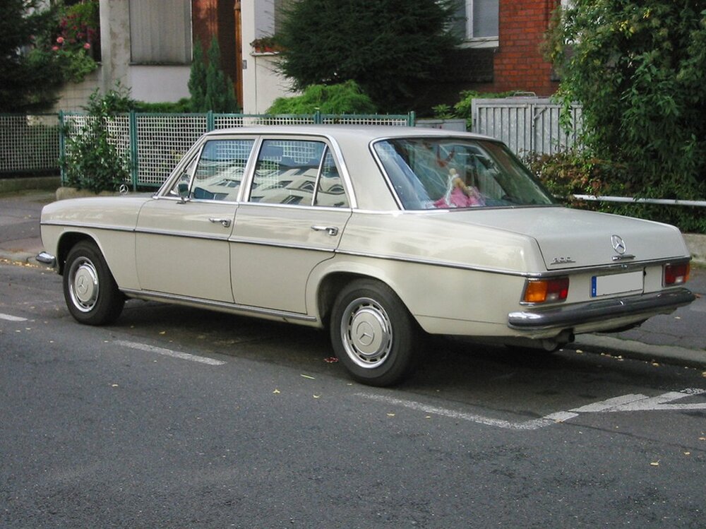 Mercedes_strichacht_1_h_sst.thumb.jpg.79ab5759b6e2c425c64ff8d3d6c7caa0.jpg