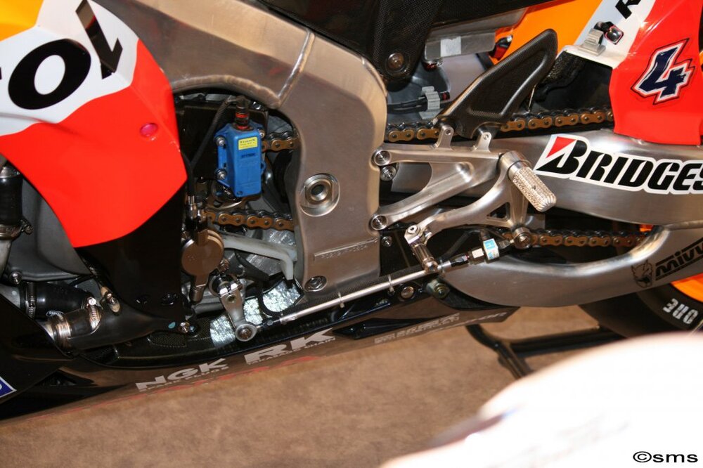 MotoGP12.thumb.jpg.c1db9e509ffce322b7de95bad4782568.jpg