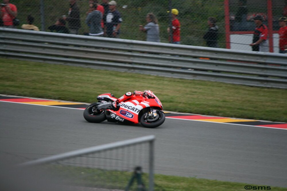 MotoGP3.thumb.jpg.afe1e754e1b5606e7ed2e7b2203971ba.jpg