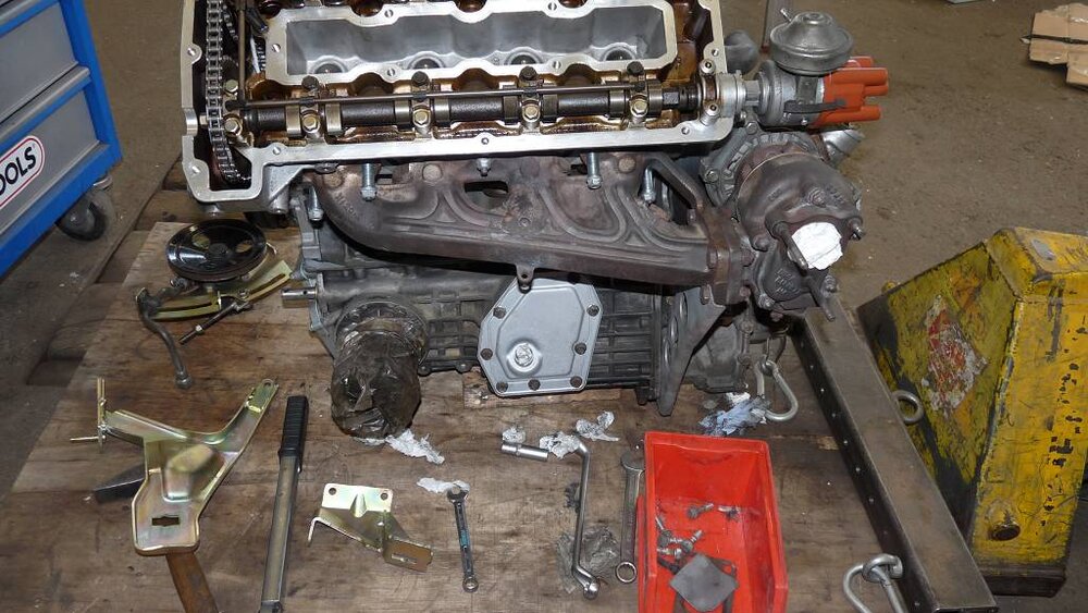 Motor_Abgasseite.thumb.jpg.ac97ba582bf2eb990f02ba3881b7eb9c.jpg