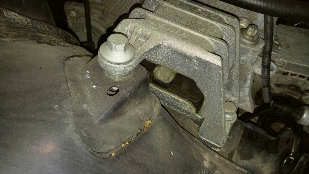 Motorlager-unter-Luftfilter.thumb.jpg.d5cbcdd9743749fcd18cf2ab521ba568.jpg