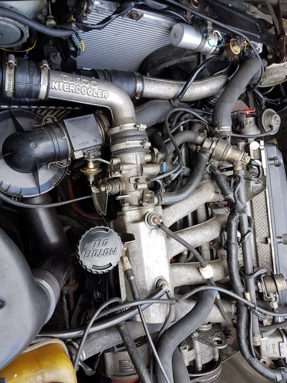 Motorraum.thumb.jpg.03069a5dacbc2b125d21f2845647a3e1.jpg