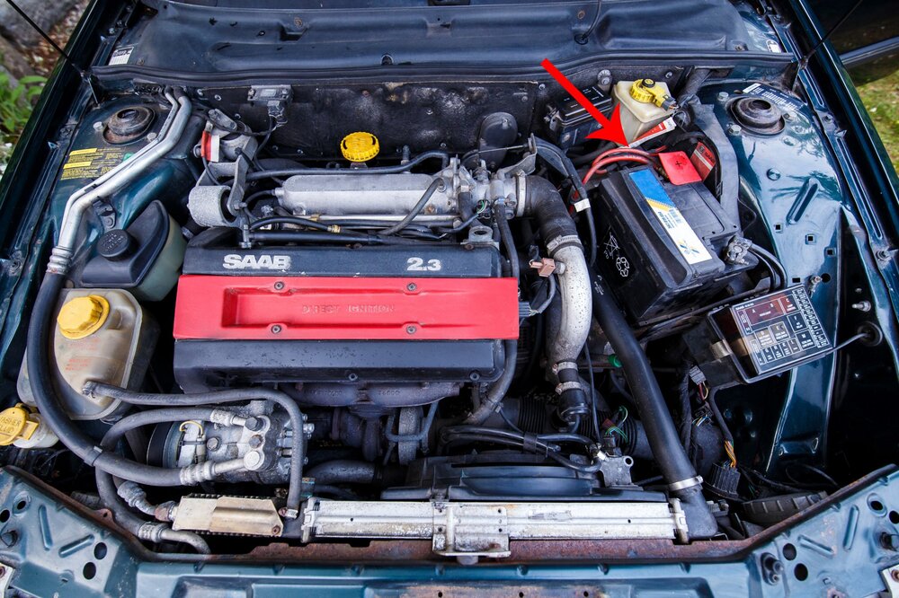 Motorraum.thumb.jpg.61a2cdc9bbe12d2b0956a9b63e856bc3.jpg