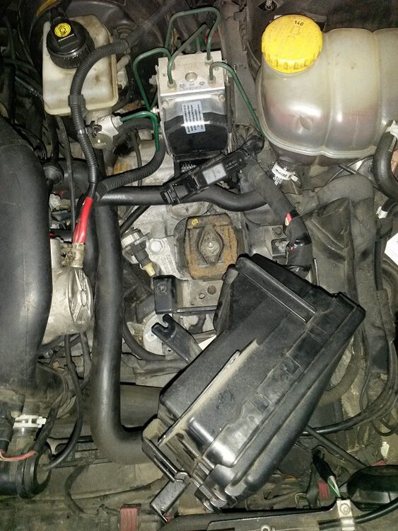 Motorraum.thumb.jpg.9ec3d3b79ef95083fdcd07594fa5cae8.jpg