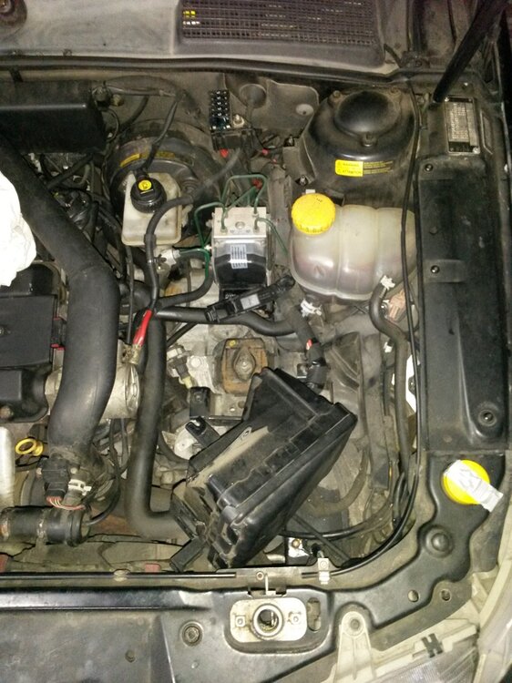 Motorraum_2.thumb.jpg.0a6fdb89e7e88ab5f92ab201a68bd288.jpg