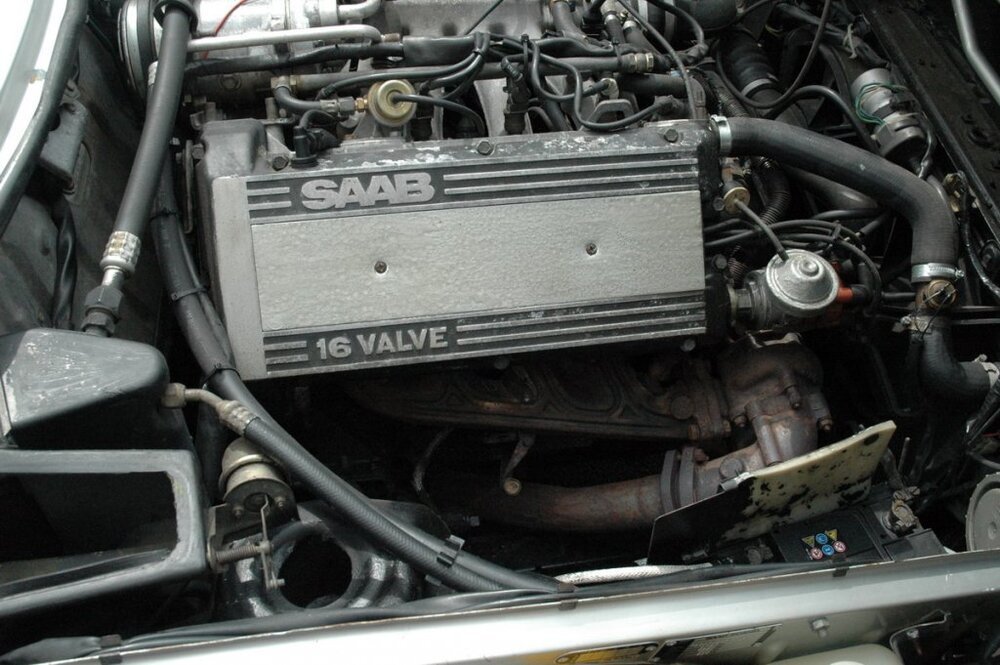 Motorraum_Krmmerseite.thumb.jpg.cae403d9f031ecdbfad390c682b6aa79.jpg