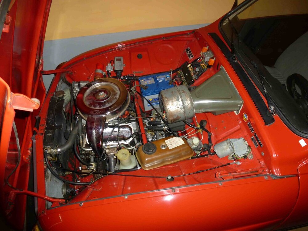 Motorraum_jetzt.thumb.jpg.f506e258d4b151bec6ecdbc86508098d.jpg