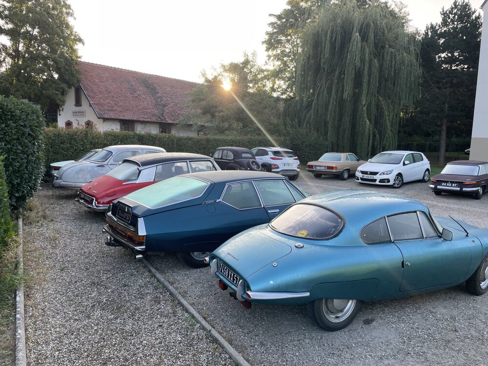 Panhard02.thumb.jpg.cfbe668c43745bf7ee51c4870c9959d2.jpg