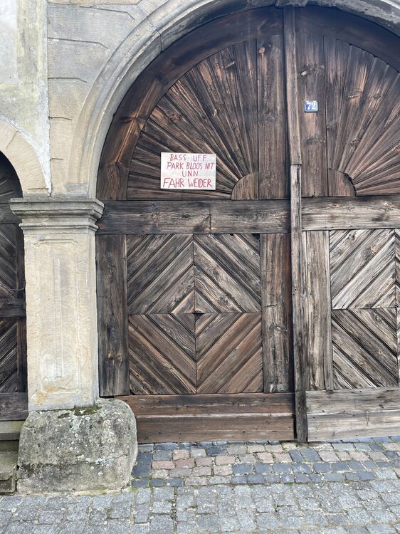 ParkverbotuffPlzisch.thumb.jpg.8ab7fb12dbf0df693d204f6b32e06756.jpg
