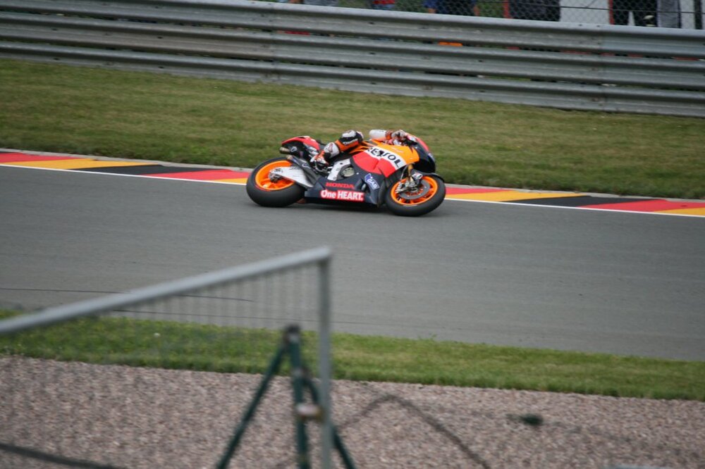 Pedrosa.thumb.jpg.a880480912fd35ada15ad33f18fe94f6.jpg