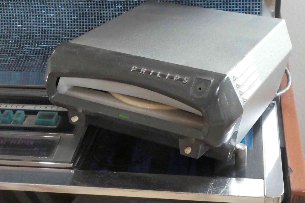 Philips.thumb.jpg.041215df04947867f8cf3309bed702a9.jpg