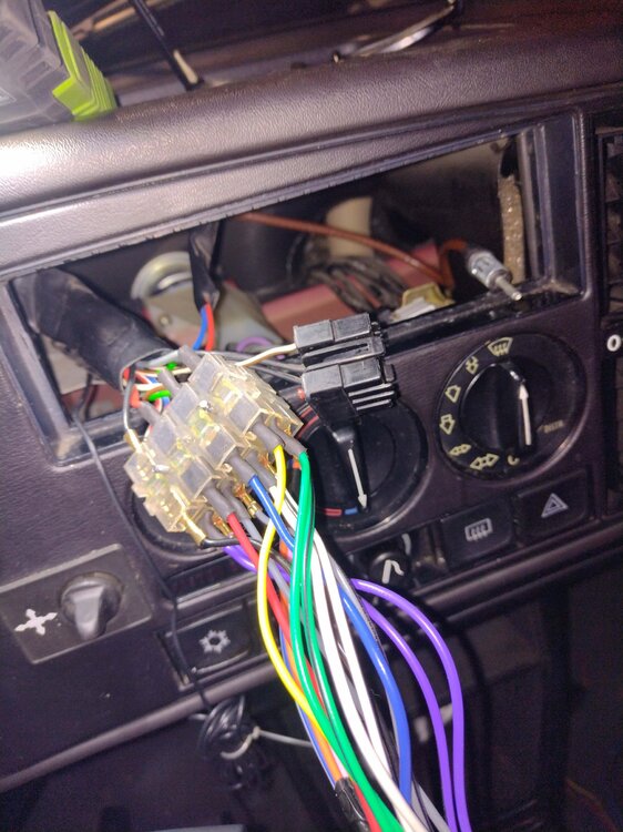 Radio-EInbau.thumb.jpg.94770826f19dd50560a9ad44023134bc.jpg