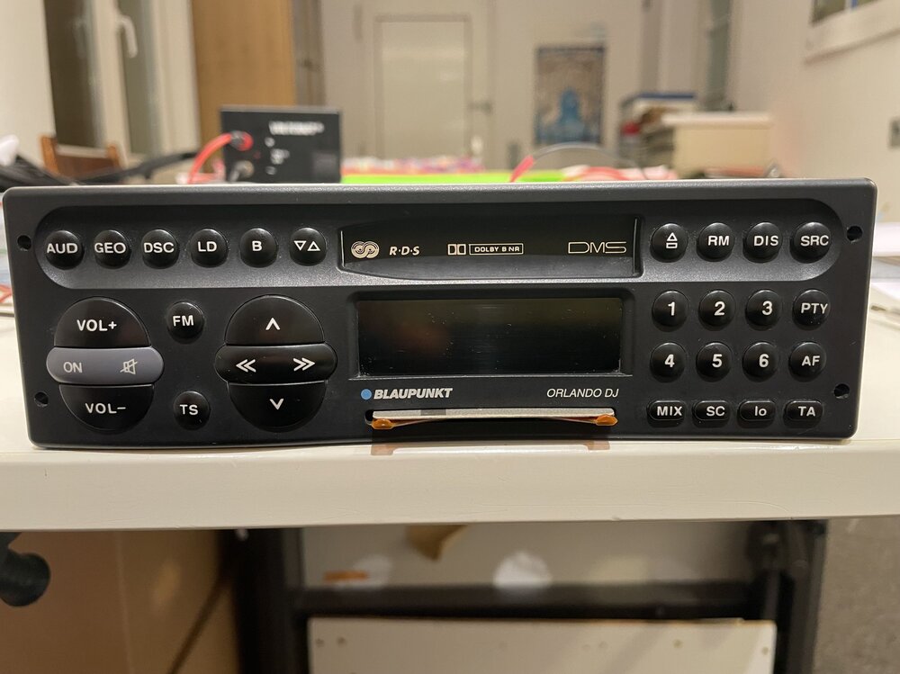 RadiofrdieLady01.thumb.jpg.3806e603e2ef6aca3d1842171f985426.jpg