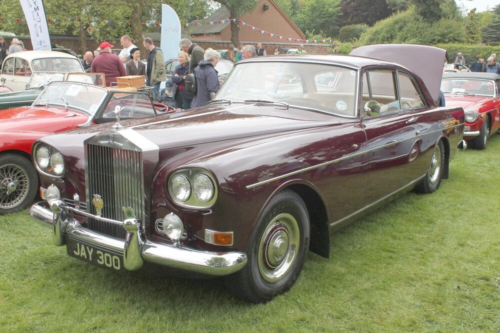 Rolls-Royce-Silver-Cloud-III-1.thumb.JPG.2ee4730600075aec78b0fd1f095e5d7d.JPG