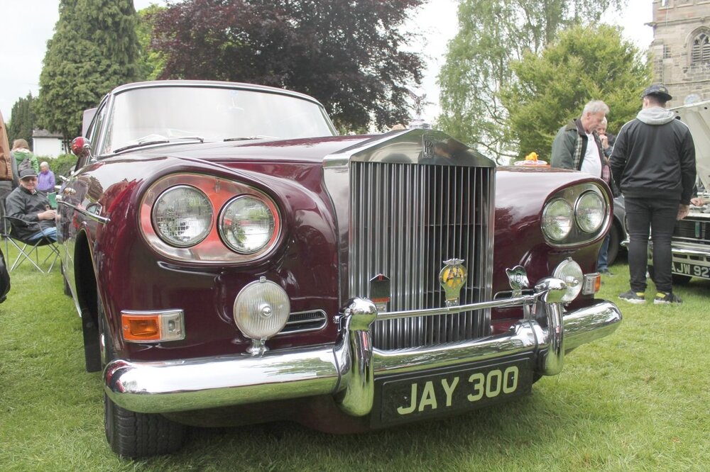 Rolls-Royce-Silver-Cloud-III-2.thumb.JPG.52f2ecd299494bbeed8669cdd61c4a6e.JPG
