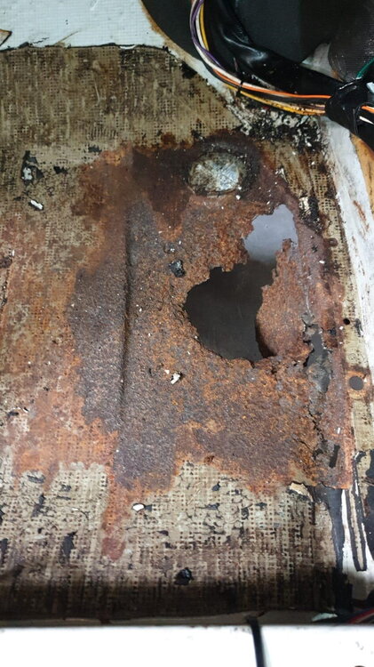 Rost_Fussraum05.thumb.jpg.d9361bceb76d644b4e8d0a76fbf49438.jpg