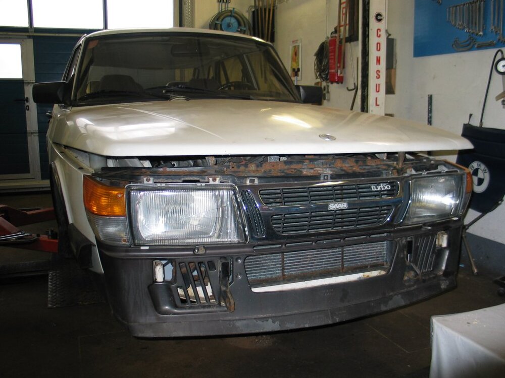SAAB900Front.thumb.jpg.5b036ef922e11cf21dd9c3a74eaeedcf.jpg