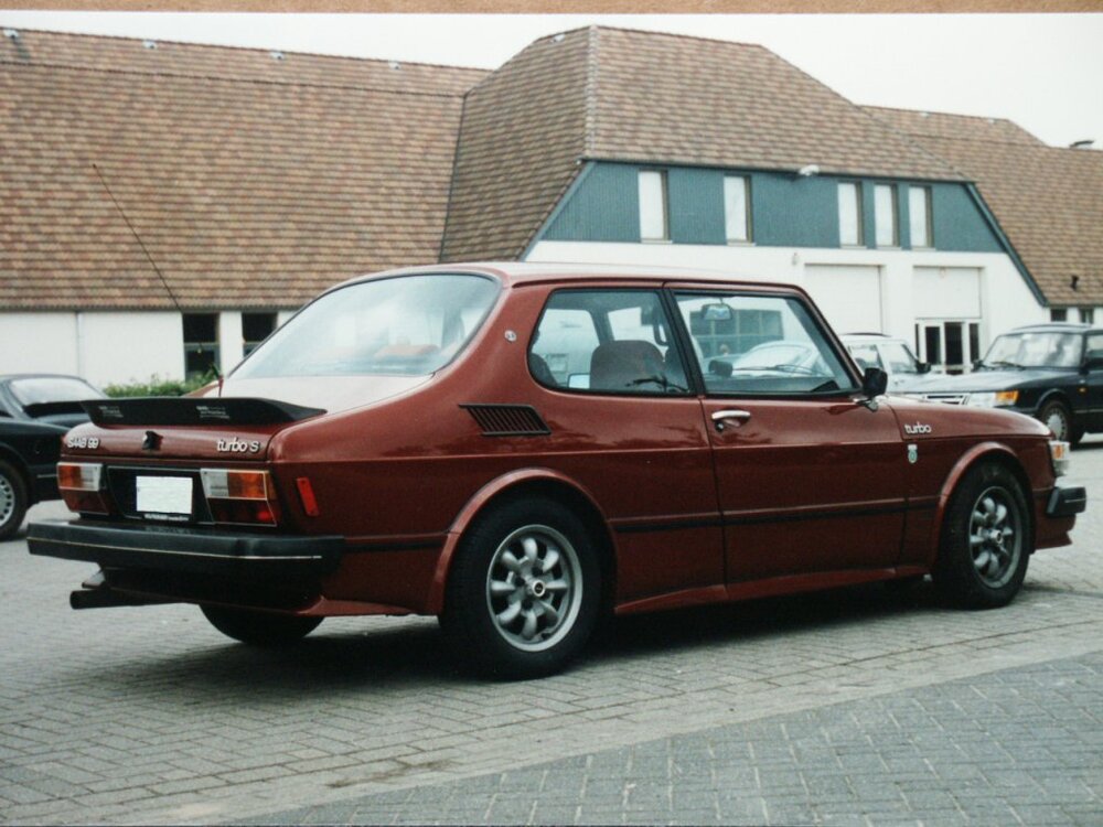 SAAB99Airflow-Sedan.turbo-S_M80.InternationalMeetingRosmalen-NL-1994.GarageWolfsgruber.Gmunden.f.thumb.jpg.3d497bd49ff3d69800ec1c71531e206a.jpg