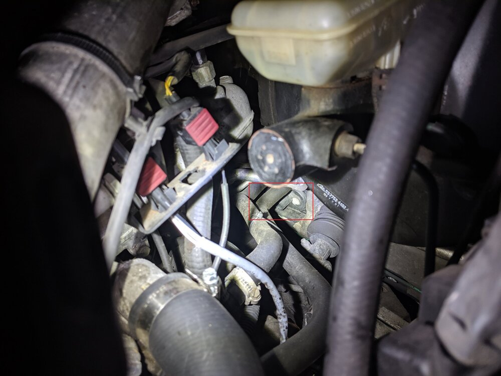 SAAB_900_Klimakondensator_Auslauf.thumb.jpg.e53b5345a8eb4073cf8df336b777b497.jpg