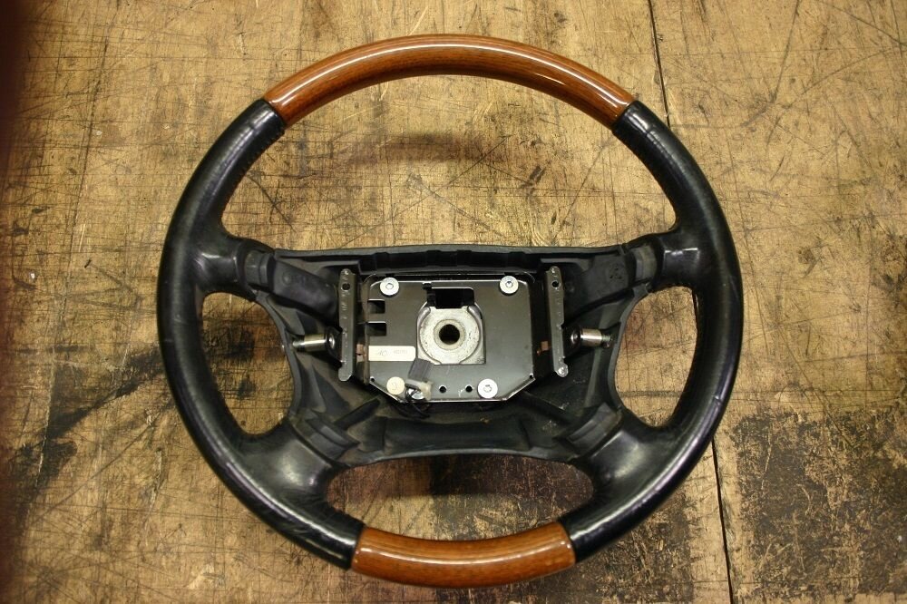 SaabStWheel.thumb.JPG.e1b1eea5675f08b43605d44959c4607f.JPG