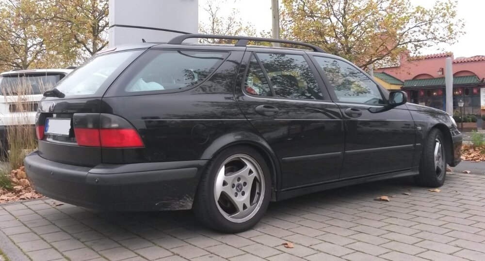 Saab_9-5_IWM_2_m.thumb.jpg.42f78659025649d7e96896821c383fa0.jpg