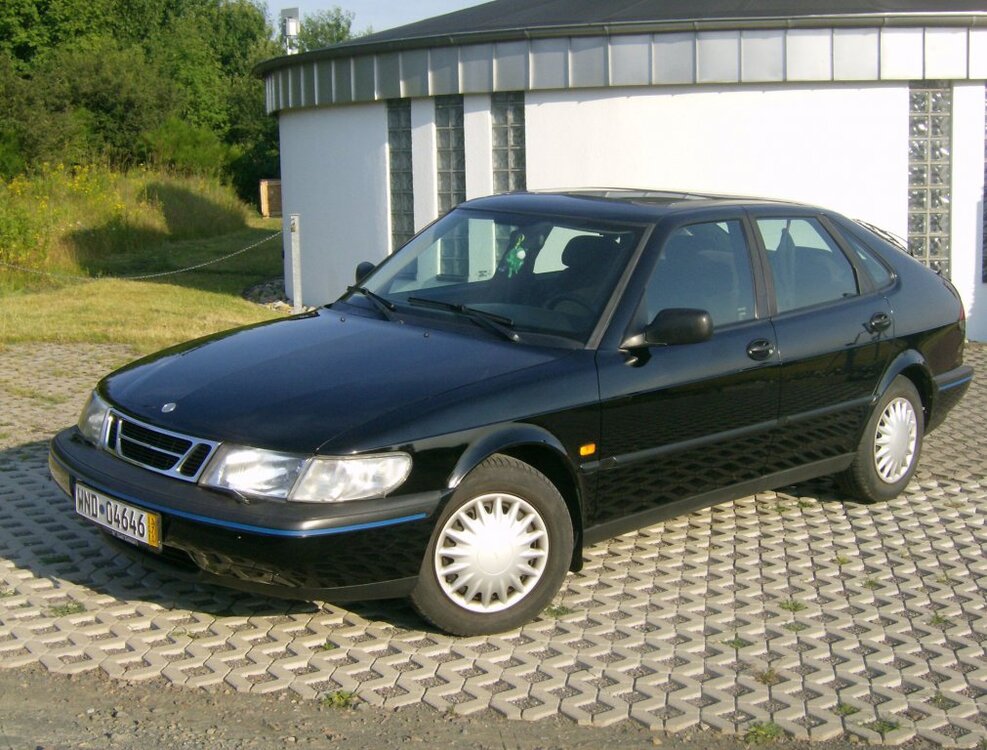 Saab_900_3.thumb.jpg.8747831c34c56762368290d42721357c.jpg