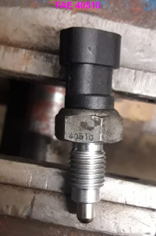 SchalterRFLichtSaab.thumb.jpg.298ab521e4db9e1040edfcf6e65979a4.jpg