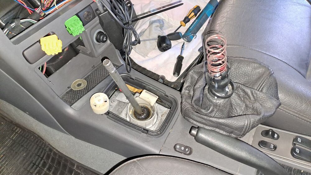 Schaltknppel_ausgebaut.thumb.jpg.bb2c07d238498b8e28b12da273d0cd34.jpg