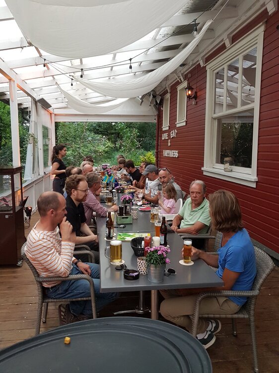 Stammtisch_02.thumb.jpg.b61b022325ec1db6221cc666d6766cef.jpg