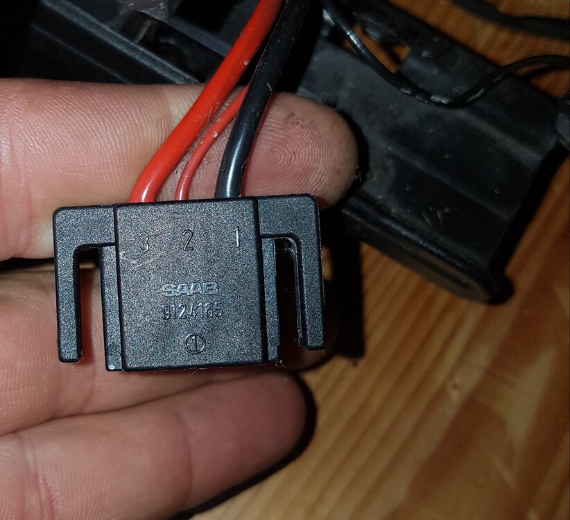 Stecker1.thumb.jpg.d0a62dc4a1dc399114d6b8d6a819b56a.jpg