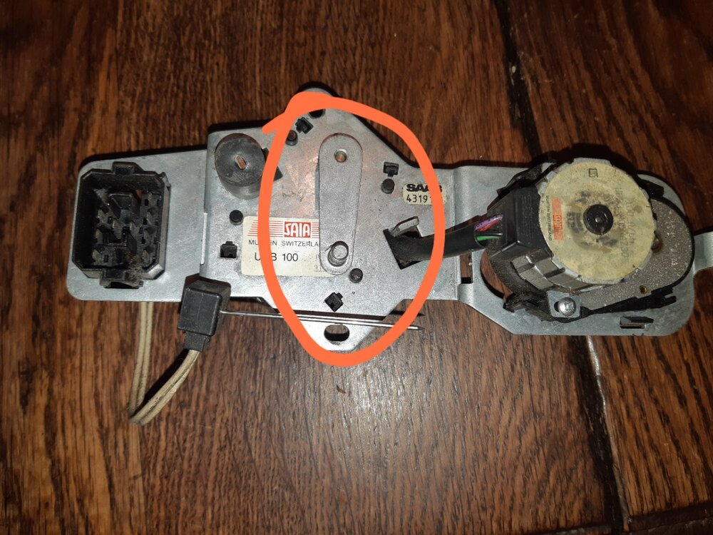 Stellmotor.thumb.jpg.0b76e8ddacb5988b297aaeb3b2d323b3.jpg