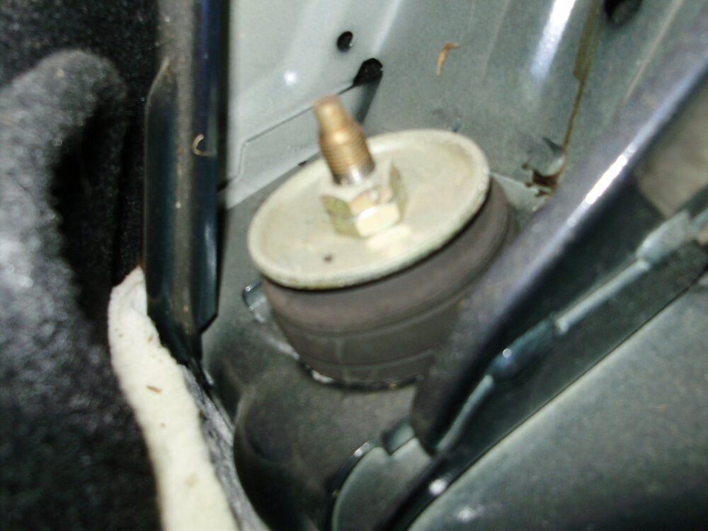 Stossdaempferaufnahme-re.thumb.JPG.54b3fd75690d25731f8cb79a587e1405.JPG