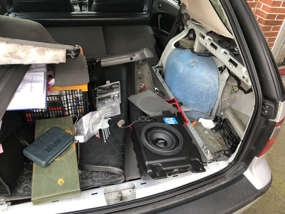 Subwoofer_neu_Einbau_1.thumb.JPG.0636ce61fc3d5a6838763fb755a79f6c.JPG
