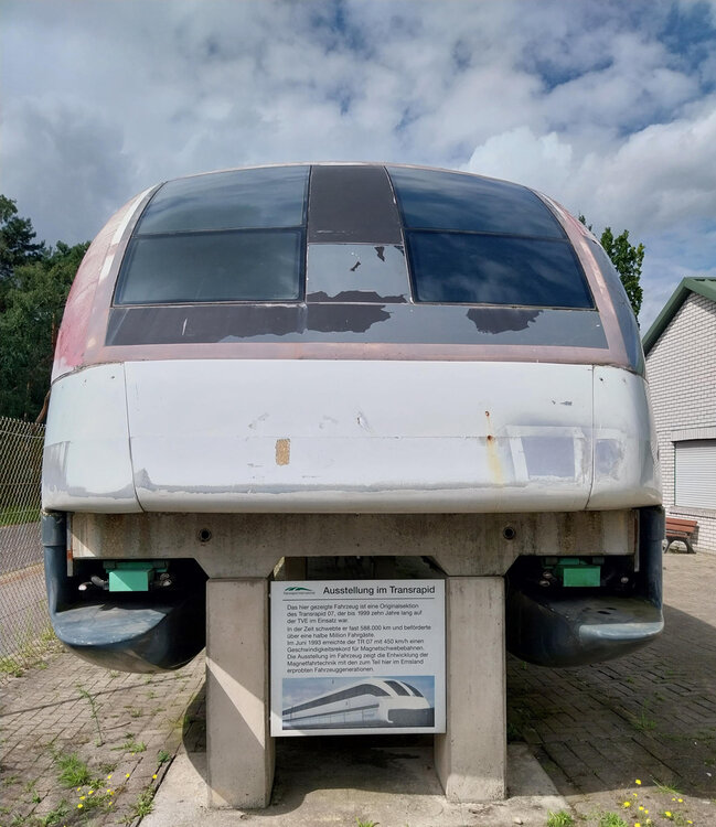 Transrapid07aussen.thumb.jpg.949ff07472821bdf8c011fe2a16f754e.jpg