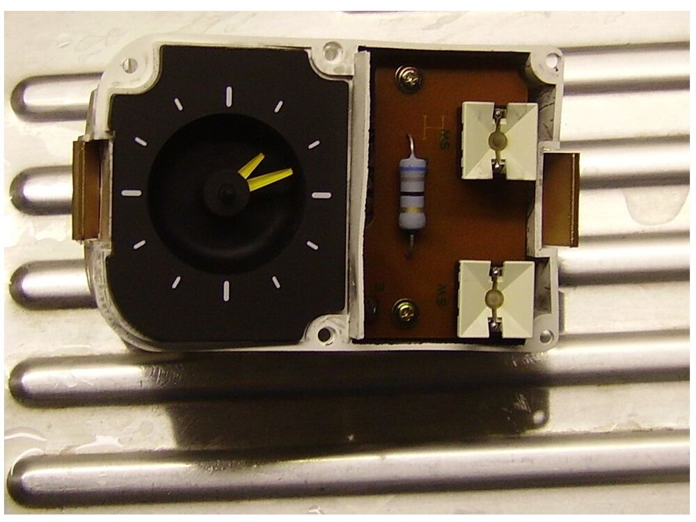 Uhr.thumb.jpg.21fd2e86701b5931ad6a9d0bb26eb772.jpg