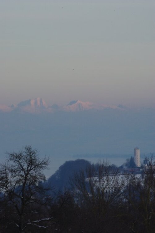 Wasserturm_vor_Alpen.thumb.jpg.0af6efb41cc0ce48ce45f85f6313b204.jpg