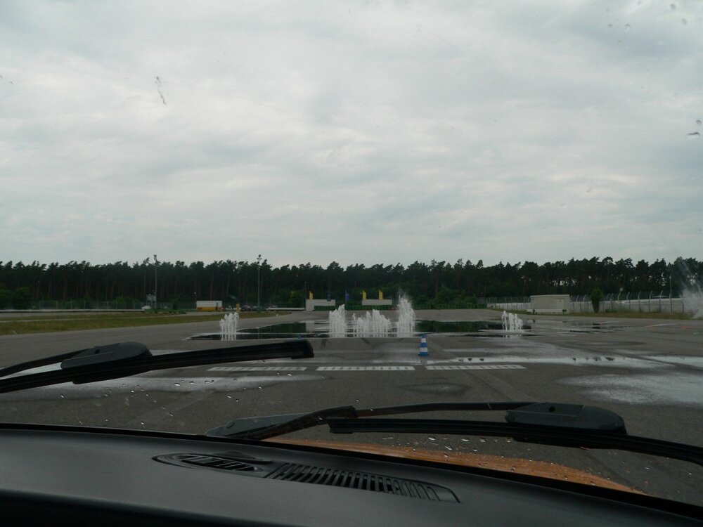 Wasserwand2.thumb.jpg.516fe75947dfd7bb0ec3c8896cb3e3d7.jpg