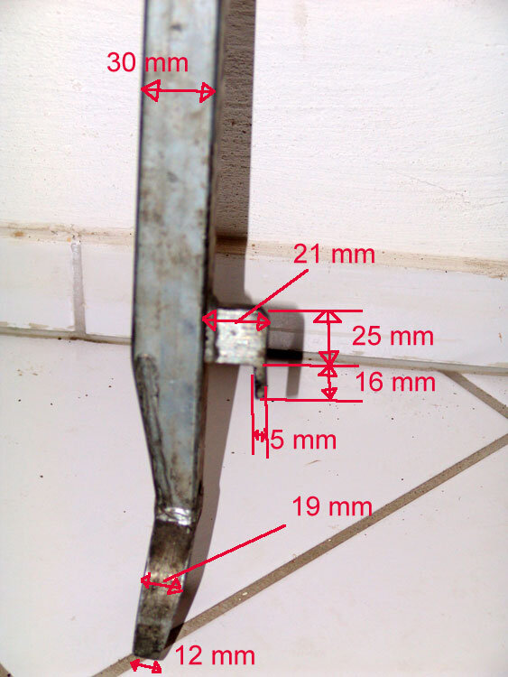 Werkzeug_untenseitlich.thumb.jpg.d9bd38d17215a4f8bcae8511d1019694.jpg