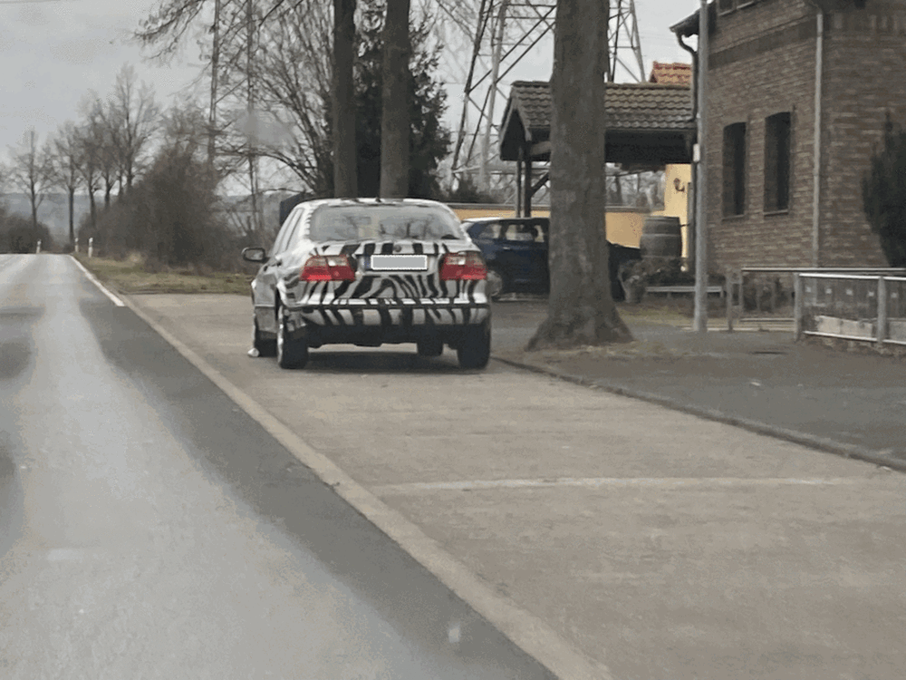 Zebra-Saab-9-5.thumb.gif.f3c913fe92973242d4f99368f15bf52e.gif