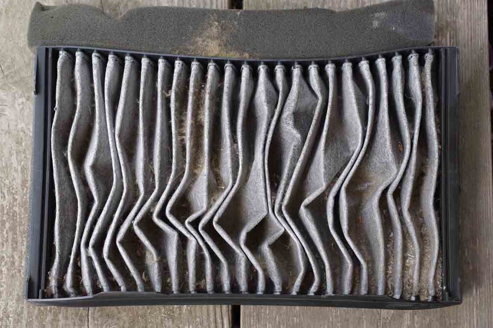 alterInnenraum-Luftfilter.thumb.jpg.ee1fa39375e875454b6610643cb96351.jpg