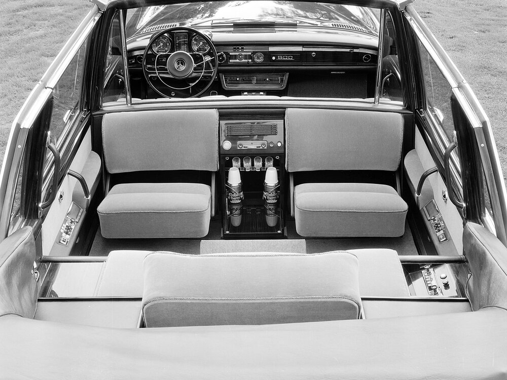 autowp.ru_mercedes-benz_600_landaulet_popemobile_5.thumb.jpg.90460ebad5bb56a9dbedc0dc3af280c2.jpg
