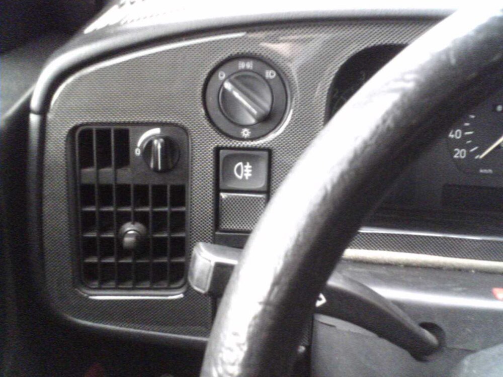 carbon_cockpit_03.thumb.jpg.251fb9ec63a34a053352b74b15c671b7.jpg